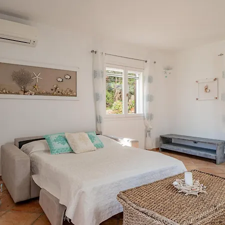 Ampio 3 Min Da Porto Cervo Centro アパート